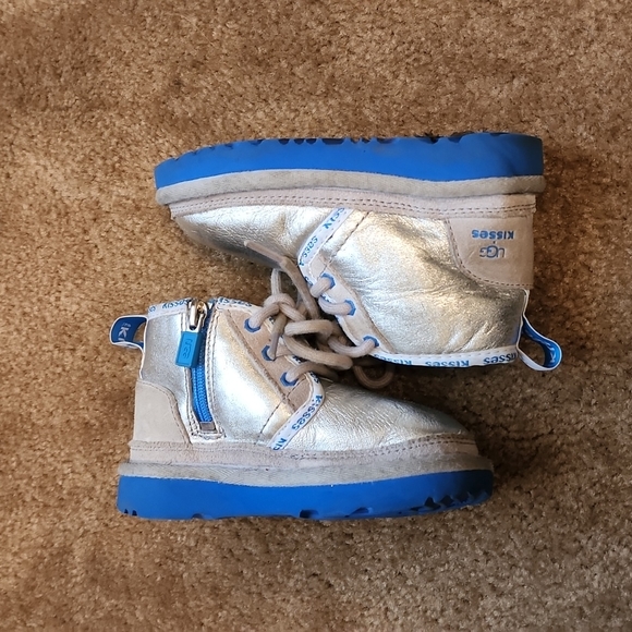 UGG Kids Kisses Neumel Zipper Boots - Picture 8 of 12